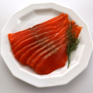 《紅鮭･かんぱちの厚切り燻製》計100g (50g×各1P)【漢魂紅白シリーズ】燻製職人の手切り [1141]