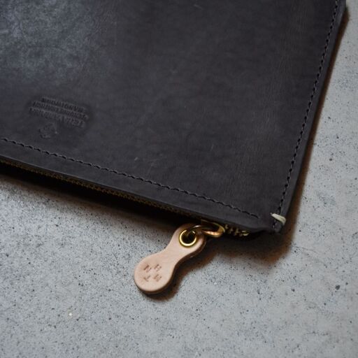 Teha’amana Square pouch L テハマナ スクエアポーチ L スモーク ブラック 革 皮 雑貨 おしゃれ レザー 本革 こだわりの逸品 地域特産品 ギフト 自分用 人気 おすすめ Teha’amana Square pouch L テハマナ スクエアポーチ L スモーク ブラック 革 皮 雑貨 おしゃれ レザー 本革 こだわりの逸品 地域特産品 ギフト 自分用 人気 おすすめ