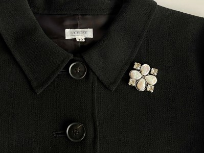 淡水パールとスワロフスキー®クリスタルのスクエアブローチ(シルバー)