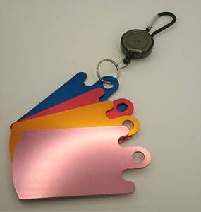 アルミバイク用サイドスタンドプレート ポケットサイズ＆カラビナ付き｜泥濘・砂利・雨天時の転倒防止に｜軽量50g＆持ち運び便利なカラビナフック付き｜カラーアルマイト仕様 全4色（レッド）｜アウトドア・ツーリングに最適｜大阪府河内長野市返礼品