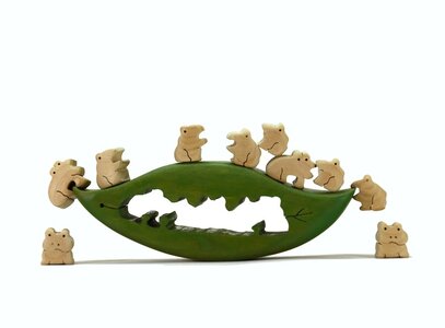 カエルゆらゆら　知育玩具 木製パズル おもちゃ プレゼント 男の子 女の子 誕生日 クリスマス 子供 大人 ギフト つみき 積み木 送料無料 積木 木のおもちゃ 動物つみき バランス ごっこ遊び 木製玩具 知育玩具 子ども 国産 安心 安全 出産祝い お祝い 贈り物 日本製 無塗装 ナチュラル 職人 手作り プレゼント