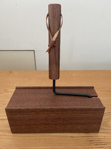 ウォルナット材とアイアンを使ったオリジナル粘着ローラー