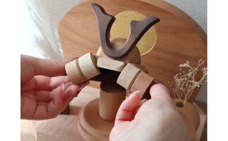 ぬくもりを飾る 天然木の節句兜