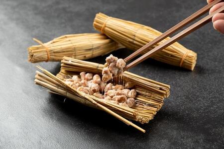 ふるさと納豆　初日 粒均等セット(カップ納豆33個+他6品）＜納豆BAR小金庵＞
