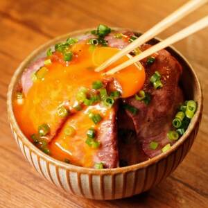 最強コンビ★松阪＆神戸牛プレミアムローストビーフ食べ比べ(ソース付き)モモ肉使用【配送不可地域：離島】【1621435】