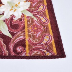 日本製 廊下カーペット 65cm×240cm 【ユリ柄】 滑り止め加工 (エンジ)【1270233】