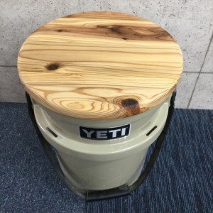 YETI ロードアウト5ガロンバケツ用　天板　杉板　#アウトドア #キャンプ #木工品（EX02-SJ）