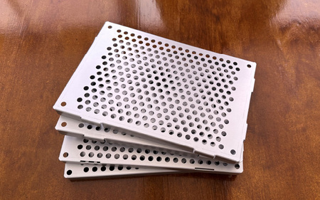 CooLBED(クーベッド)- ペットの夏を快適にする涼感アルミ製すのこ