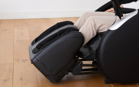 くつろぎ指定席 マッサージチェア CHD-9120 - 首から足まで全身をしっかりマッサージ！簡単操作と安全機能付き家庭用マッサージチェア