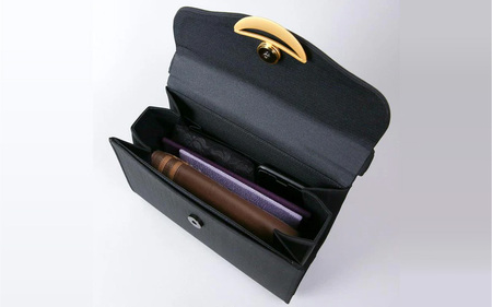 【慶弔兼用】2WAY仕様の回転式金具付き ホースヘアー・フォーマルバッグ 台形モデル 〈熟練の職人技が光るハイクラスのフォーマルバッグ〉