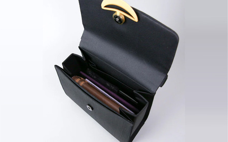 【慶弔兼用】2WAY仕様の回転式金具付き　ホースヘアー・フォーマルバッグ　大型台形モデル 〈熟練の職人技が光るハイクラスのフォーマルバッグ〉