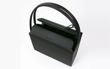 【ストレスフリー】インナーマグネット仕様のリボンデザインフォーマルバッグ　ブラック／上部開閉〈上部開閉で快適にご使用いただけるバッグ〉