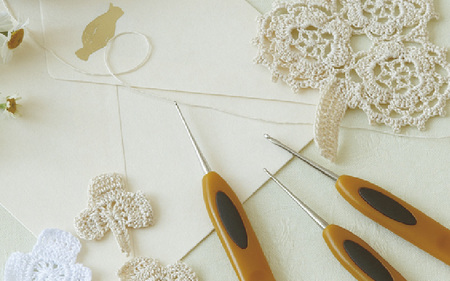 クロバー ペン-E レース針セット - コンパクト収納で持ち運び便利!キルティングケース付きの手芸・編み物セット