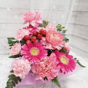 お任せ アレンジメント 生花 お祝い ピンク系【配送不可地域：離島】【1343522】