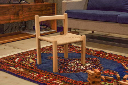 ペーパーコードで編み上げた 子供用椅子 (メープル材)｜無垢材 [0118]