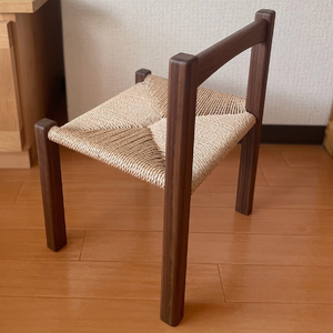 ペーパーコードで編み上げた 子供用椅子 (ウォールナット材)｜無垢材 [0119]