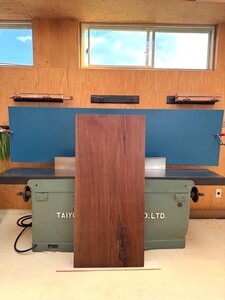 世界三大銘木の1つ！ウォルナットの一枚板｜一枚板 木材 加工品 DIY 家具 [0172]