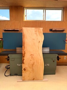 日本を代表する絹肌のトチ一枚板 (片耳)｜一枚板 木材 加工品 DIY 家具 [0174]