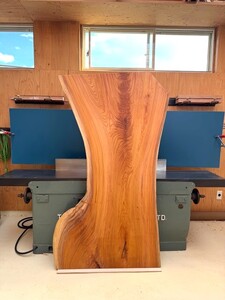 個性的な形に愛着がわく！ケヤキの一枚板｜一枚板 木材 加工品 DIY 家具 [0175]