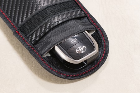 リレーアタック ガード ポーチ Ⅱ カーボンファイバー柄 車両盗難防止 盗難防止 防犯 スマートキー専用 キーケース 収納 スマートキー1つ収納