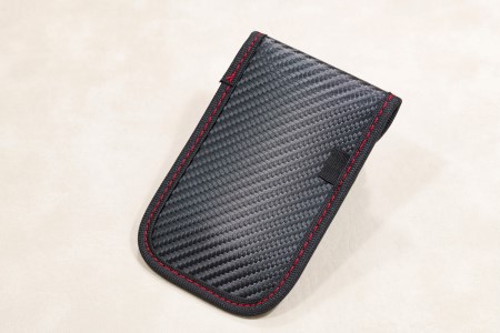 リレーアタック ガード ポーチ Ⅱ カーボンファイバー柄 車両盗難防止 盗難防止 防犯 スマートキー専用 キーケース 収納 スマートキー1つ収納