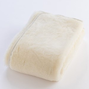 洗えるムートン調ウールシーツ　ムートン調ウール敷き毛布　セミダブルサイズ　120cmx205cm【1224014】