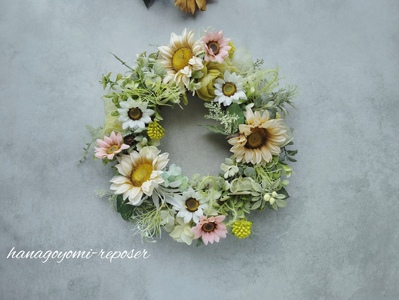 ちょっと大きめ！お洒落なベージュと白、ピンクの向日葵リース（036_5023）