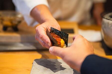 【ながり鮨錬Ren】神戸:≪ディナー≫厳選おまかせ 全23品ペアお食事券(ぐるなびセレクション)