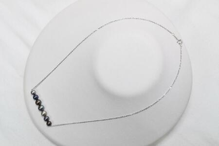 あこや黒染め真珠7個付きネックレス(シルバー)