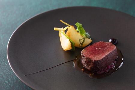 【LE UN 神戸迎賓館】ペアランチまたはディナー食事券《オリジナルフレンチコース》