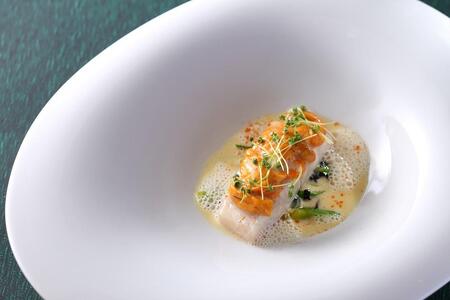 【LE UN 神戸迎賓館】ペアランチ食事券《アミューズ・前菜・スープ・魚料理・肉料理・本日のデザート・パン・食後の飲み物》