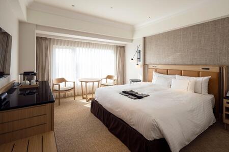 【神戸ベイシェラトンホテル＆タワーズ】平休日1泊朝食付 ペア宿泊券《クラブフロア》