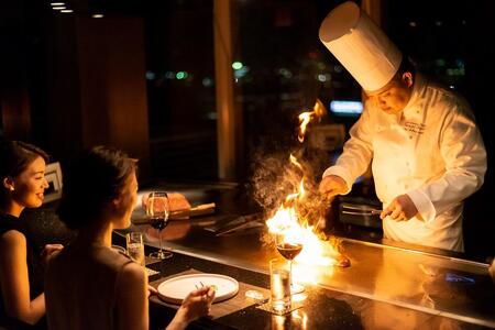 【ステーキハウスオリエンタル（神戸メリケンパークオリエンタルホテル）】ペアディナー食事券《特選黒毛和牛 ステーキディナーコース、ワンドリンク付》