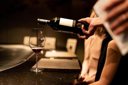 【ステーキハウスオリエンタル（神戸メリケンパークオリエンタルホテル）】ペアディナー食事券《神戸ビーフ ステーキディナーコース、ワンドリンク付》