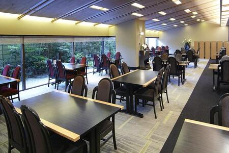 【日本料理「神戸たむら」または中国レストラン「聚景園」（神戸ポートピアホテル）】ペアディナー食事券