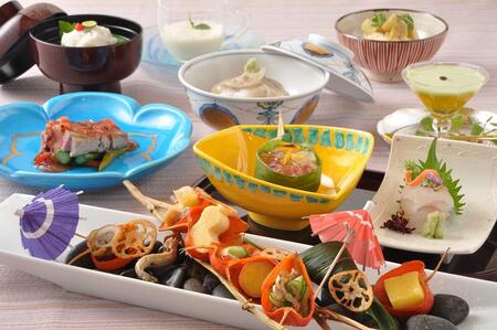 【日本料理「神戸たむら」または中国レストラン「聚景園」（神戸ポートピアホテル）】ペアディナー食事券