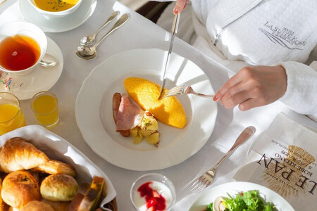 【高島屋選定品】「ホテル ラ・スイート神戸ハーバーランド」 ご利用券 20万円分 (10,000円券×20枚)