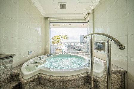 【高島屋選定品】「ホテル ラ・スイート神戸ハーバーランド」ご宿泊ペアVIPご招待券(朝食付)