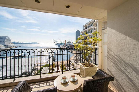 【高島屋選定品】「ホテル ラ・スイート神戸ハーバーランド」ご宿泊ペアVIPご招待券(朝食付)