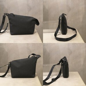 【-LESS PREVAIL】Matte ダブルフェイスサコッシュ PSTB-2000 (ブラック)