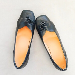 【神戸靴】 フラワーリボンがお洒落な職人手作りパンプス