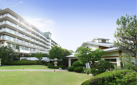 【高島屋選定品】<兵衛向陽閣> ペアご宿泊券-コーナースイート「花えみ」で過ごす優雅なひととき