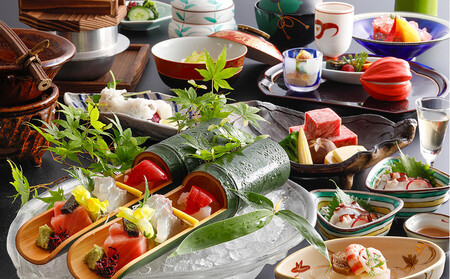 【高島屋選定品】<兵衛向陽閣> ペアご宿泊券-コーナースイート「花えみ」で過ごす優雅なひととき