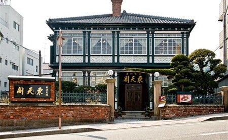 創業七十余年受け継がれてきた神戸『東天閣』自慢の頂湯ふかひれ麺