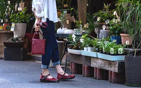 【グッドデザイン賞受賞】手を使わずに脱ぎ履きできる! 職人手作り ストラップシューズ KAYAK カヤック 靴 レディース【オールドローズ/22.5cm】