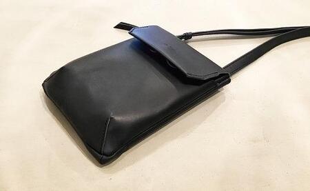 【alto.】縦型スマートショルダーバッグ AMSB-1030（ブラック）