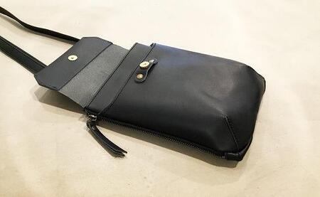 【alto.】縦型スマートショルダーバッグ AMSB-1030（ブラック）