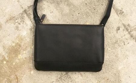 【alto.】スマートショルダーバッグ/サコッシュ AKEB-3102(ブラック) バッグ