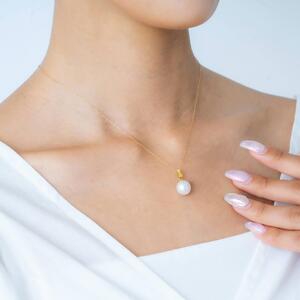 【鞠】シロチョウパール（南洋 白蝶真珠） 10mm ショートオーバル サファイア K18 イエローゴールド ペンダントトップ