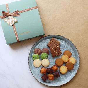 【ショコラリパブリック】神戸ベイクドギフト（ラングドシャ6個、クッキー 2個、サブレ 4個、ブラウニー 2個,フィナンシェ 6個【合計20個入】）